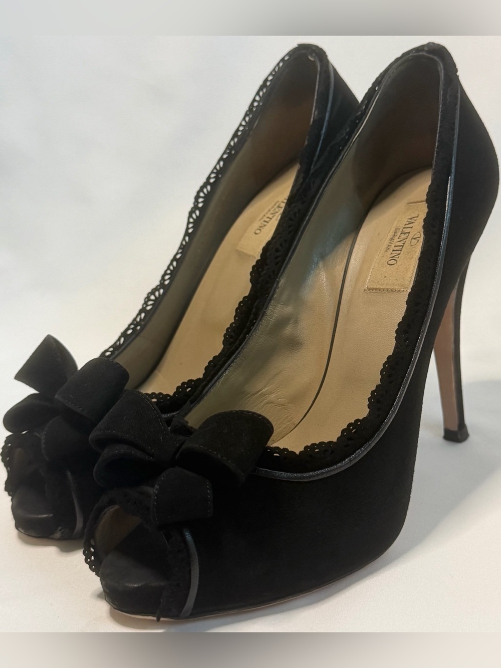 Valentino Garavani Suede Bow Accents Peep Toe Platform Pumps Black 38.5